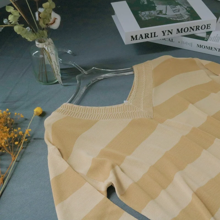 Stilla | Damepullover I Trendy Stribet Design, Løs Pasform Model Med V-hals