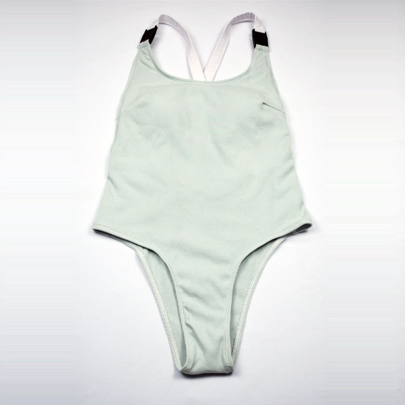 Damer sporty en-delt badedragt med krydsende stropper og trendy design Stilla