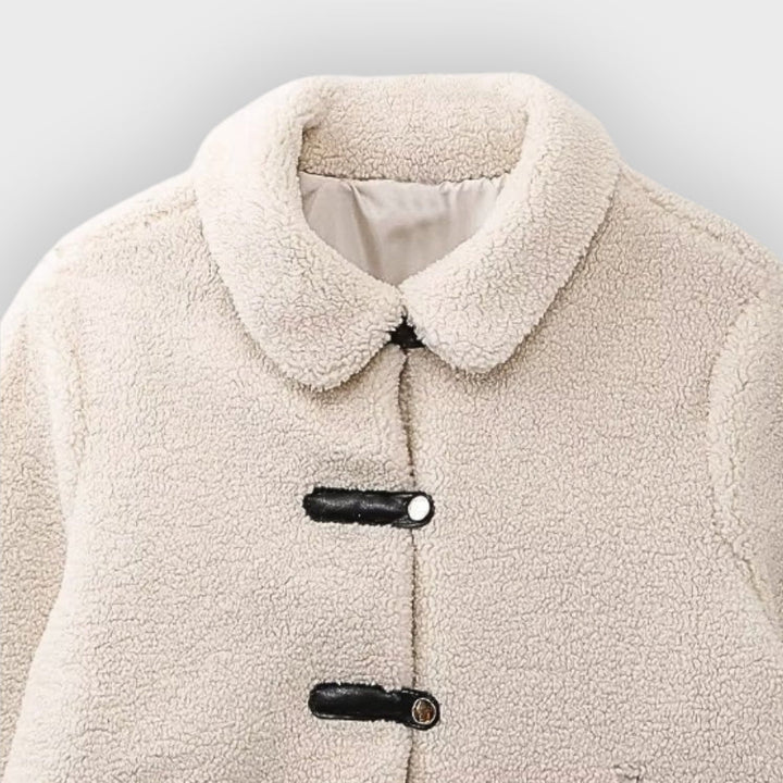 Stilla | Korte Fleece Toggle Patch Pocket Jakke