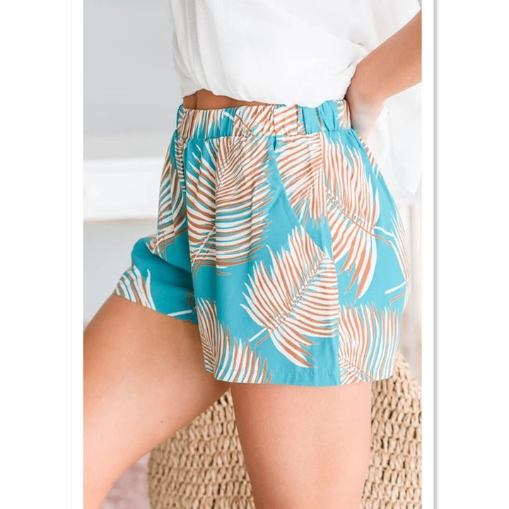 Kvinders lette strandshorts med elastisk talje og tropisk bladdesign