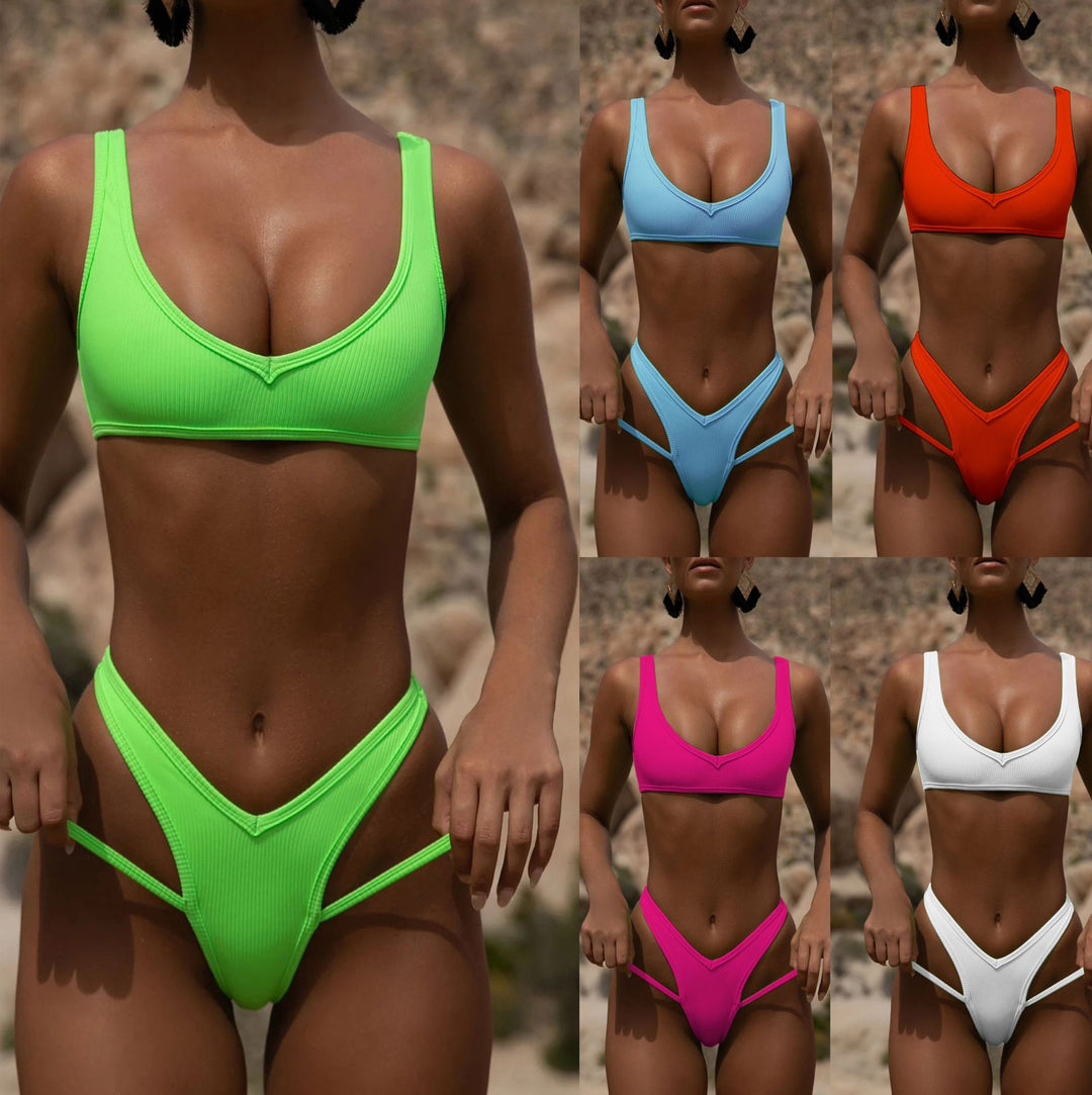 Damer Højtskåret Bikini med V-hals og fine ruffle detaljer Stilla