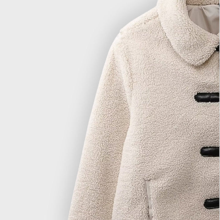Stilla | Korte Fleece Toggle Patch Pocket Jakke