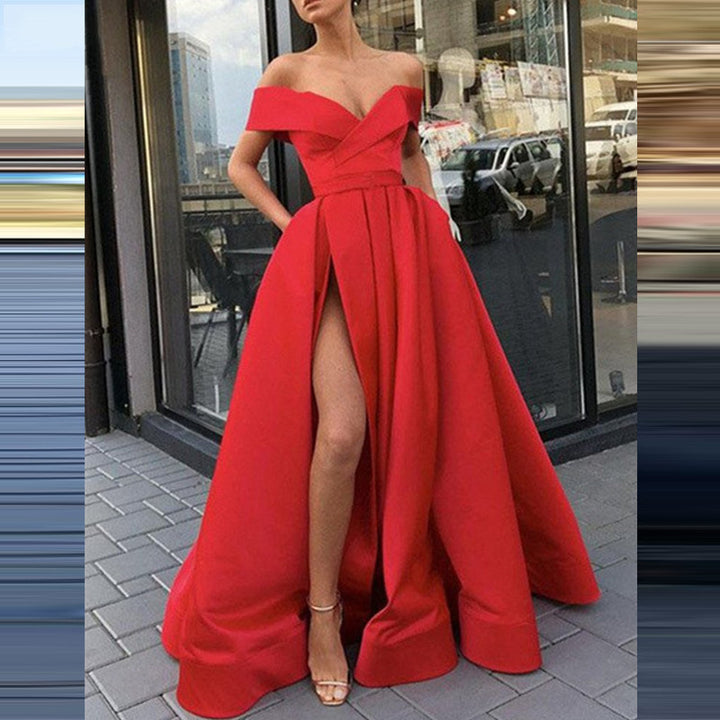 Dame aftenkjole med off-shoulder design og høj slids Stilla