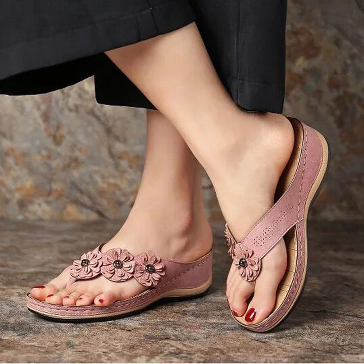 Dame flip-flops med dekorative blomsterapplikationer Stilla