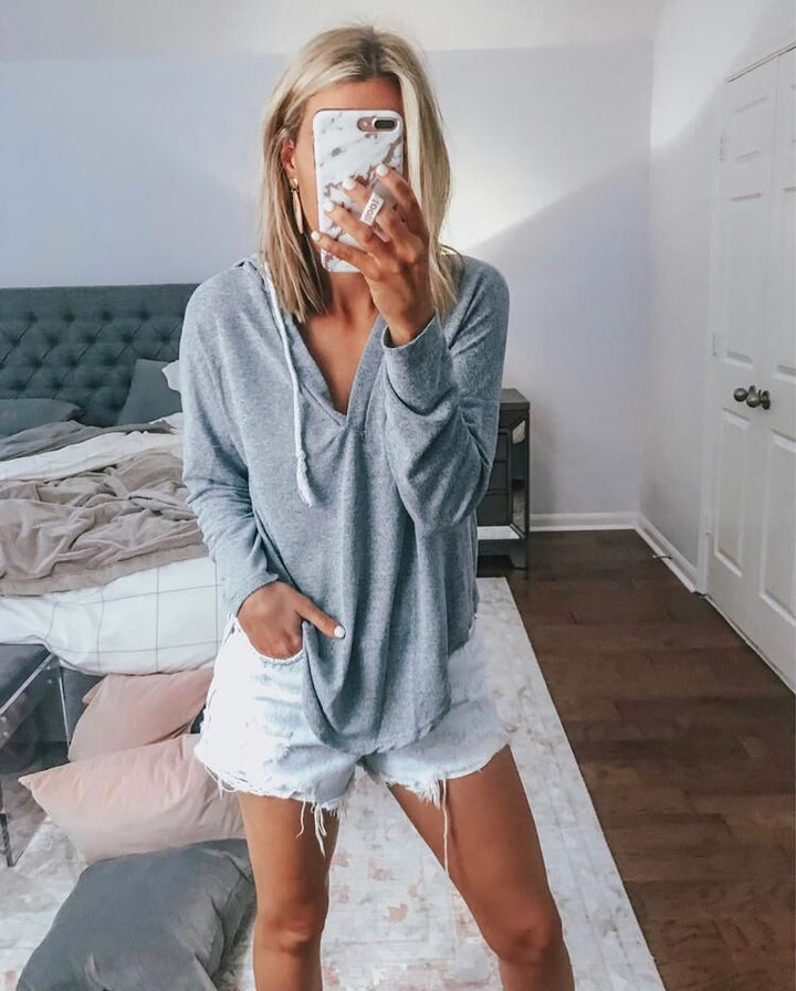 Dame afslappet hoodie-top med dyb v-hals og moderne snit Stilla