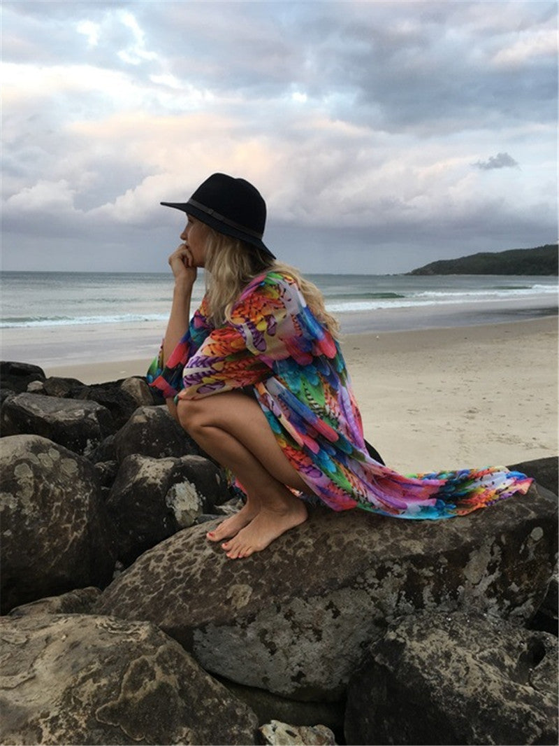 Dame Strandkimono med farverigt fjerdesign og bred pasform Stilla