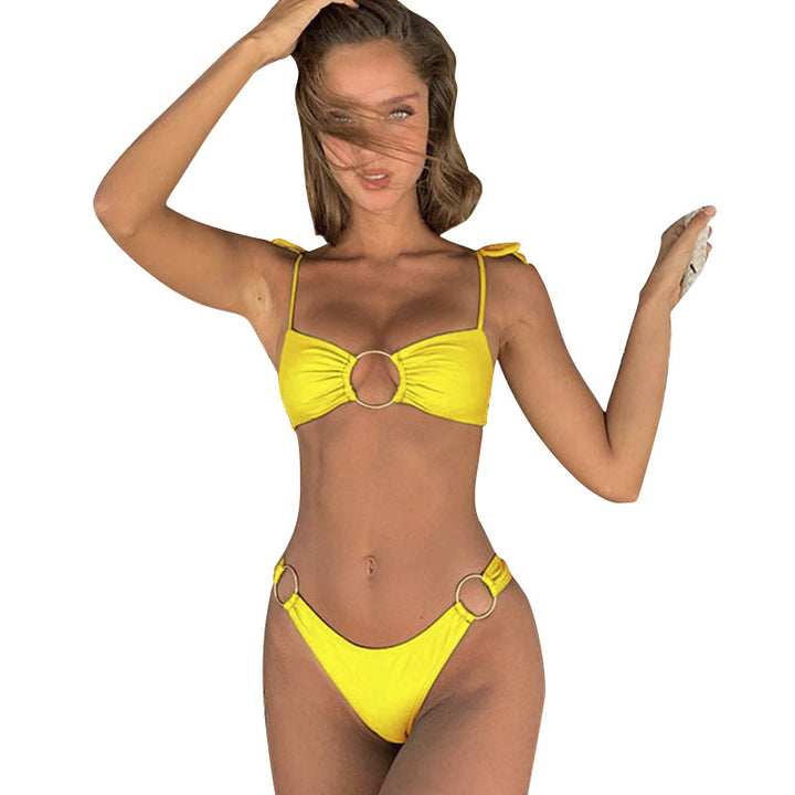 Damebikini med elegante ringdetaljer og rynkning Stilla