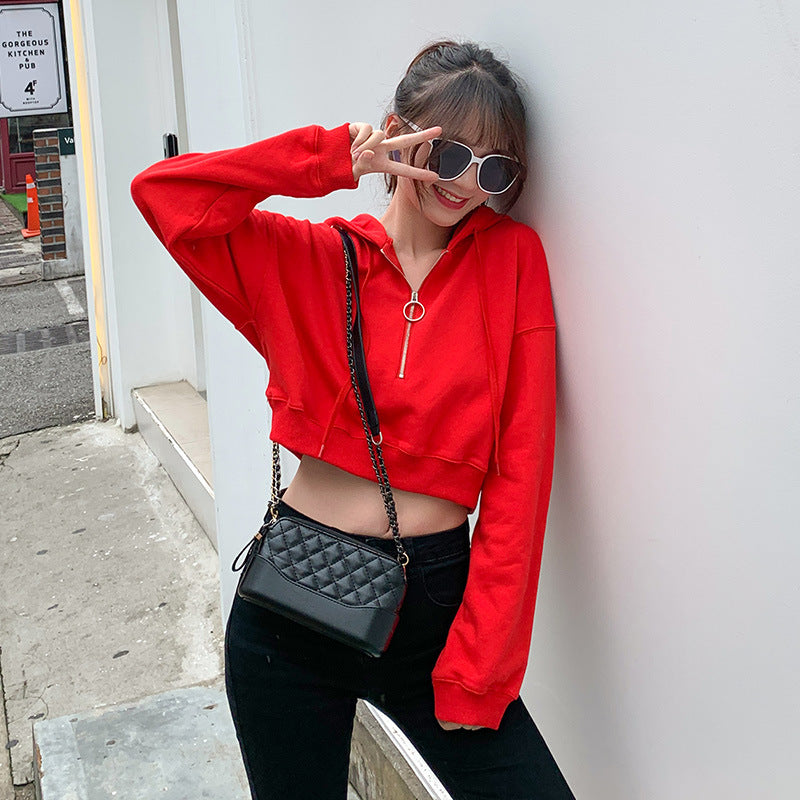 Kvindernes moderne cropped hoodie med nøglering Stilla