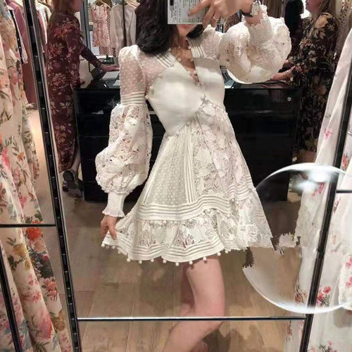 Dame romantisk minikjole med elegante spidse- og flæse detaljer Stilla