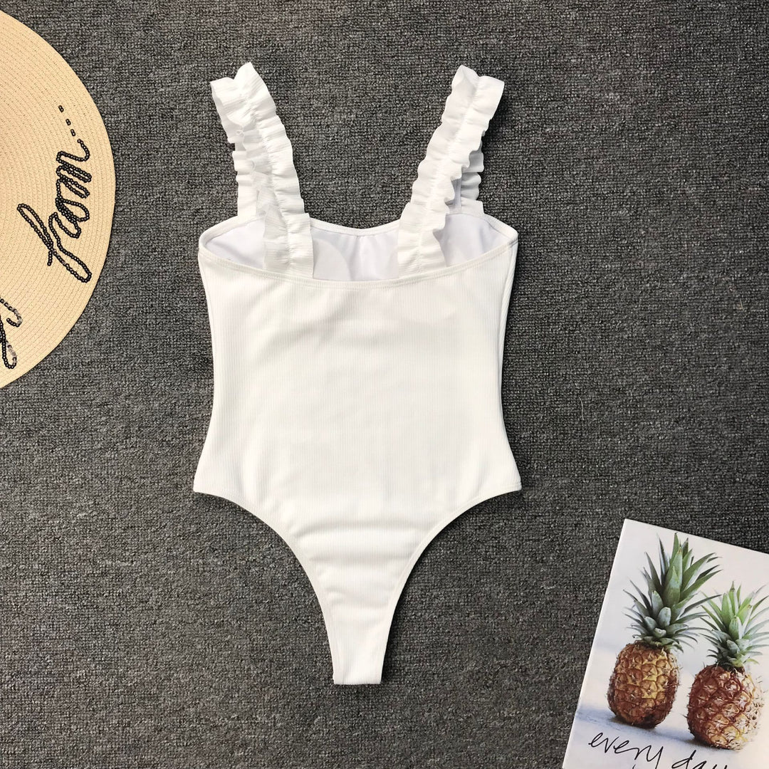 Dame one-piece badedragt med flæse-detaljer og ribstruktur Stilla