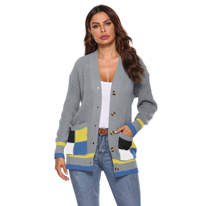 Dame strikjakke med farverigt patchwork-design og funktionelle lommer Stilla