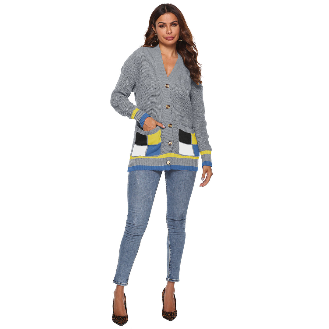Dame strikjakke med farverigt patchwork-design og funktionelle lommer Stilla