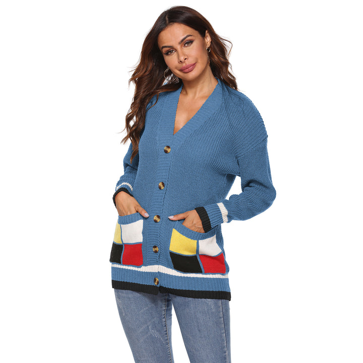 Dame strikjakke med farverigt patchwork-design og funktionelle lommer Stilla