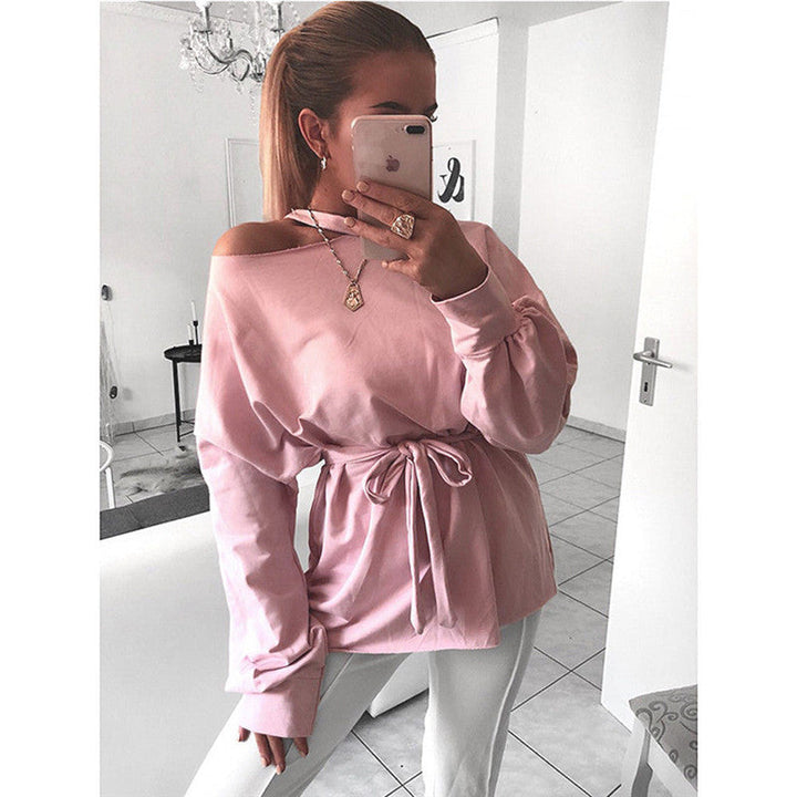 Stilla | Moderne Bluse Med Lange Ærmer og Skæve Skuldre