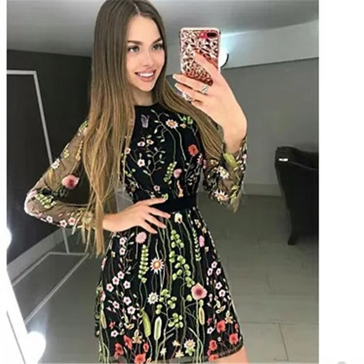 Dame Elegant blomstertkjole med transparente ærmer og florale broderier Stilla