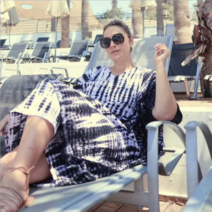 Dame Kaftan med moderne batikmønster og generous sidelæg Stilla