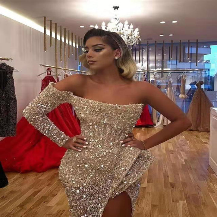 Dame Glamourøst Aftenkjole med glitrende paletter og skulderfri design Stilla