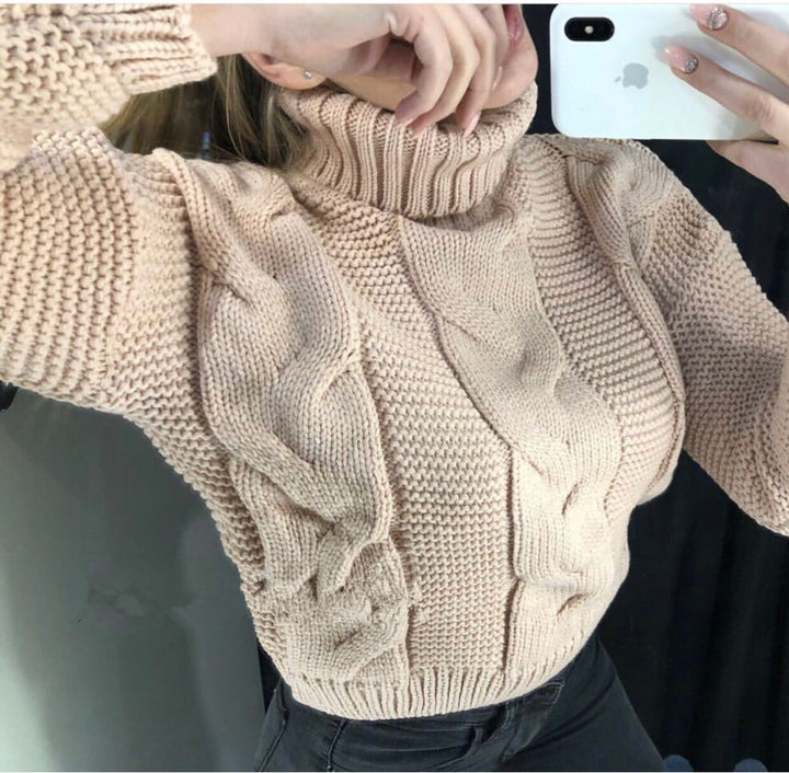 Dame oversized strikpullover med høj krave og mode flettet mønster Stilla