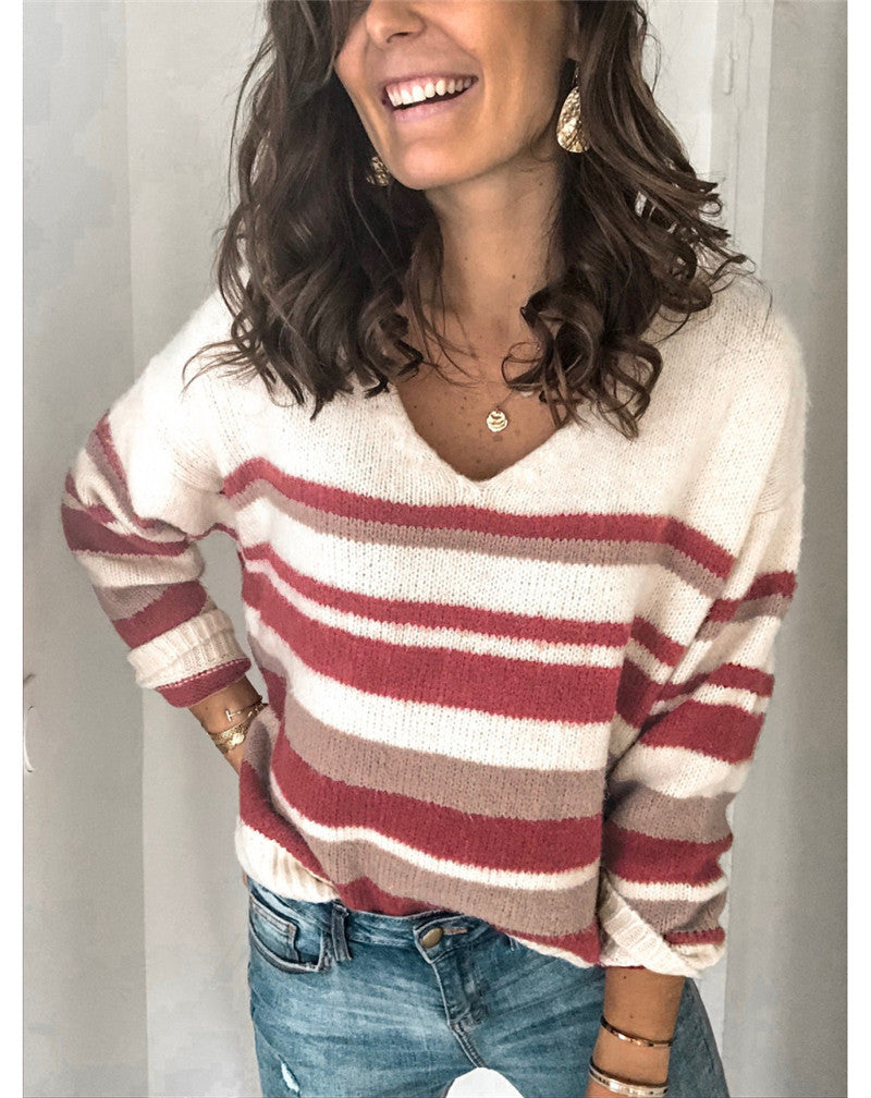 Dame afslappet sweater med modisch stribemiks og V-hals Stilla