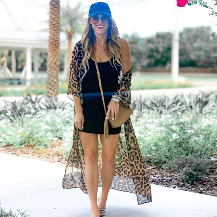 Dame strandovergangsdress med leopardprint og silkeagtigt stof Stilla