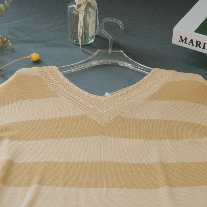 Stilla | Damepullover I Trendy Stribet Design, Løs Pasform Model Med V-hals