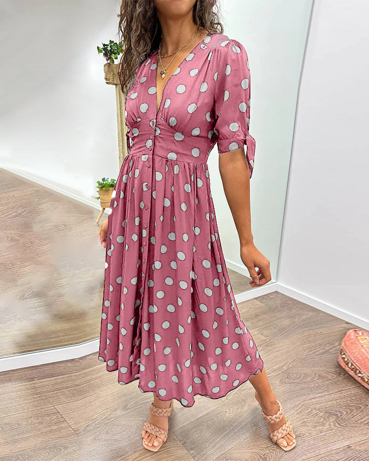 Stilla | Kjole Med Prikker Og Dyb V Hals Enestående Elegance Og Stil!