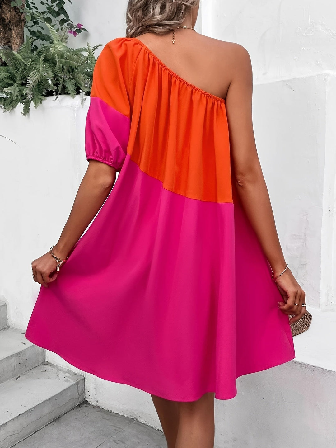 Stilla | Elegant Asymmetrisk Stropløs Kjole