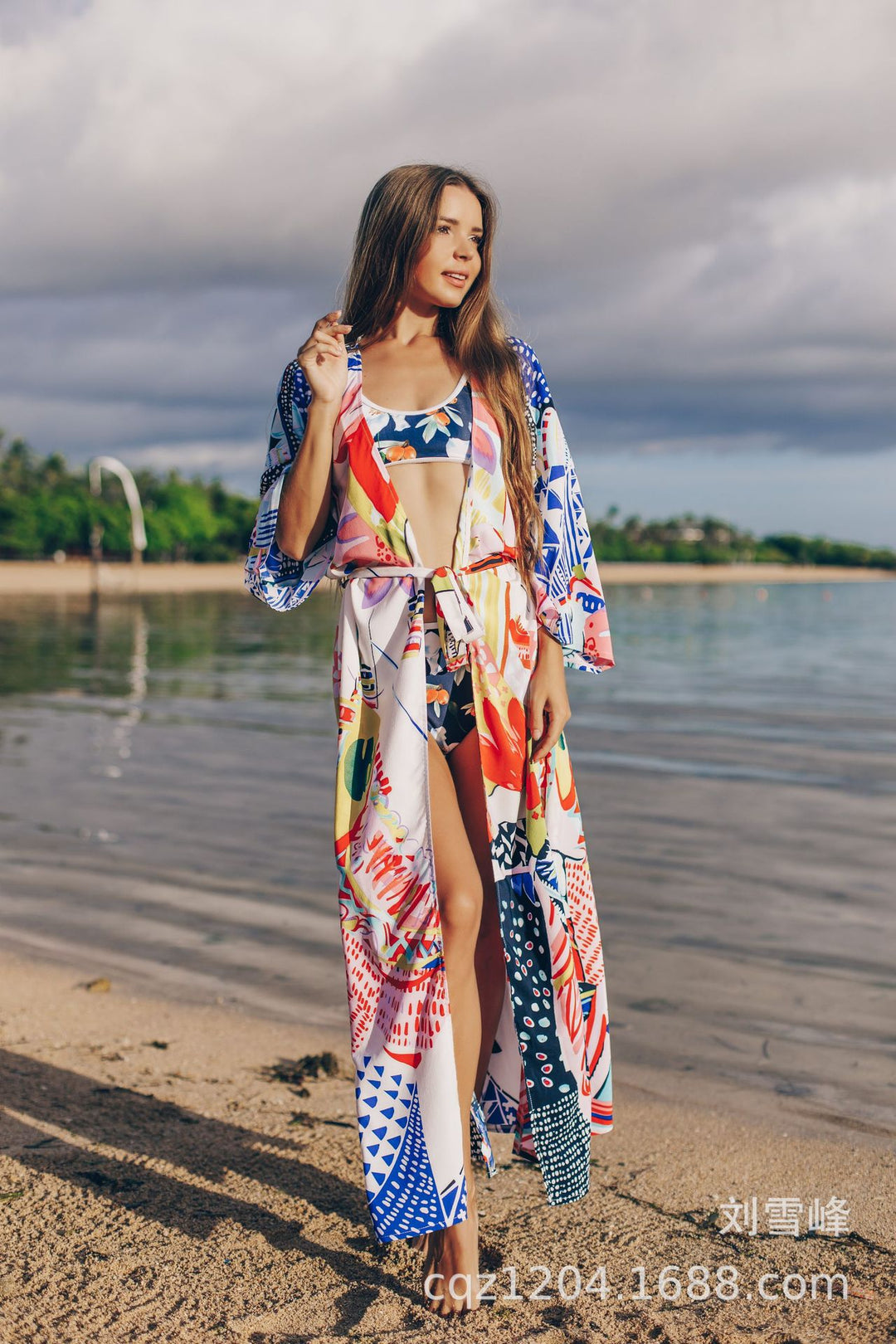 Dame Strandkaftan med farverig mønsterblanding og elegant snit Stilla