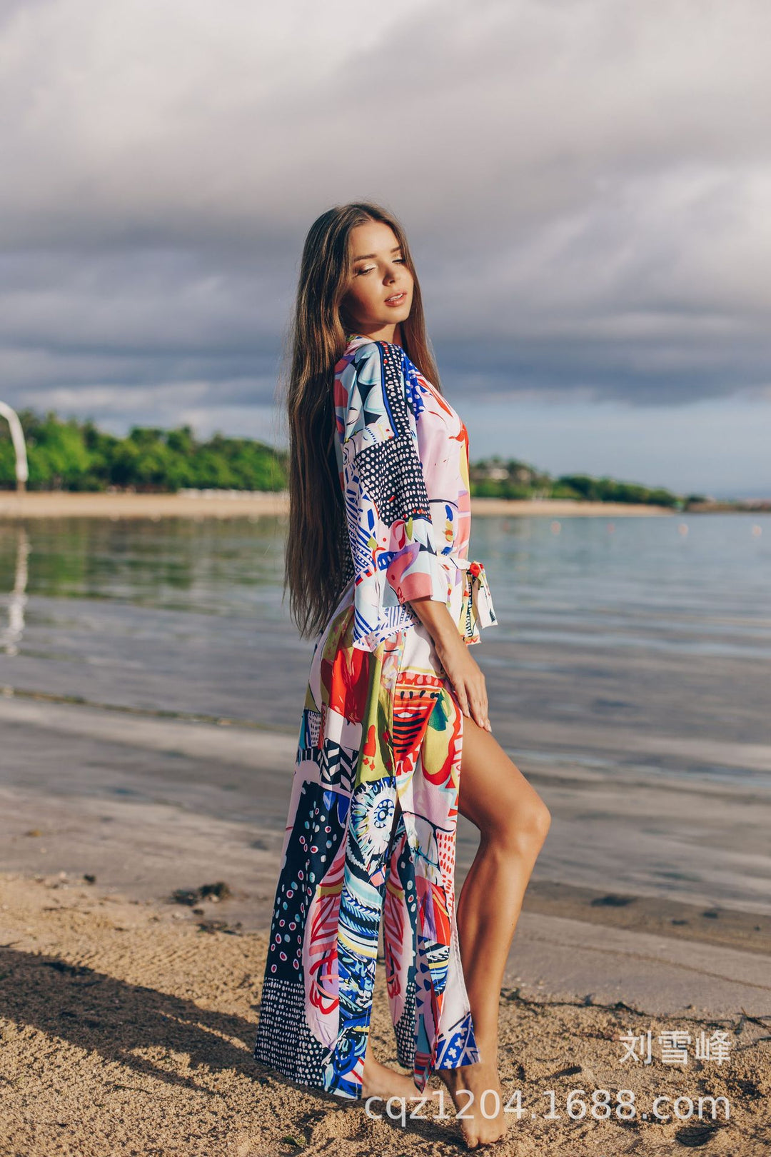 Dame Strandkaftan med farverig mønsterblanding og elegant snit Stilla