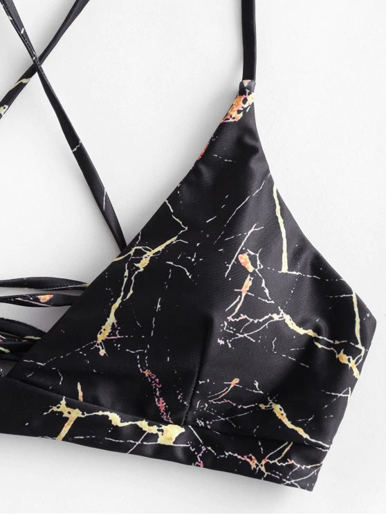 Dame triangel-bikini med moderigtigt snit og trendy marmormønster Stilla