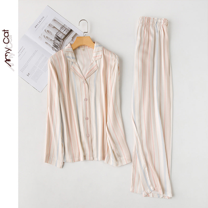Dame pyjamasæt med let, åndbar satin og elegante striber Stilla