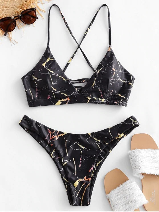 Dame triangel-bikini med moderigtigt snit og trendy marmormønster Stilla