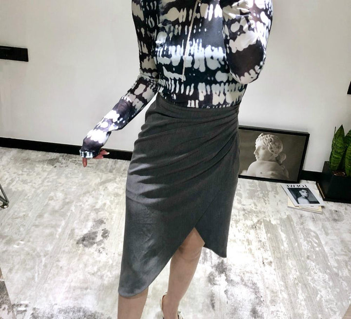 Dame indpakningsskørt med elegant drapering og asymmetrisk kant Stilla
