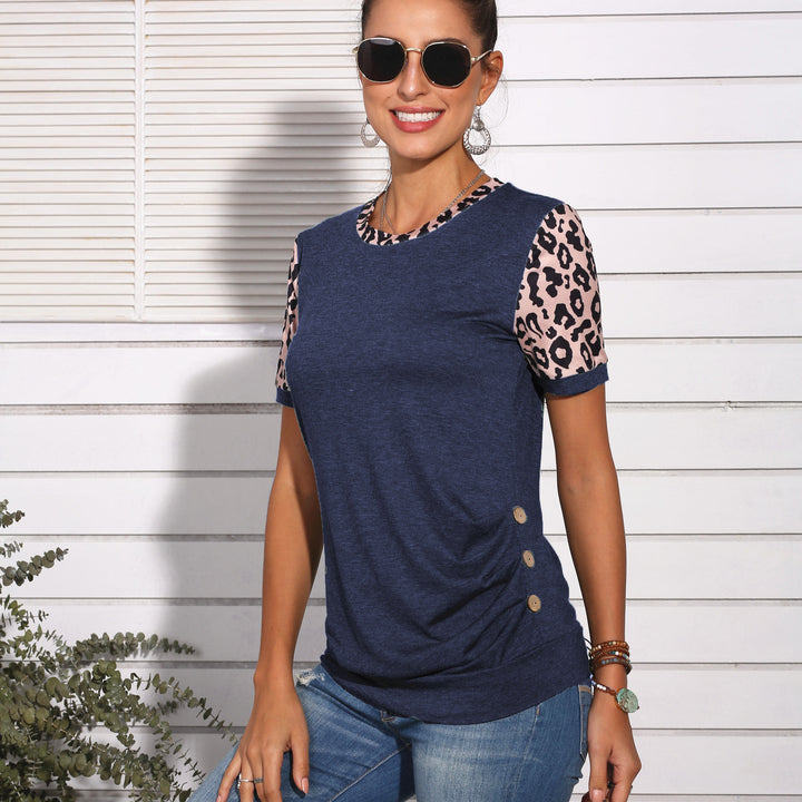 Dame T-shirt med moderigtigt leopardmønster på ærmerne Stilla