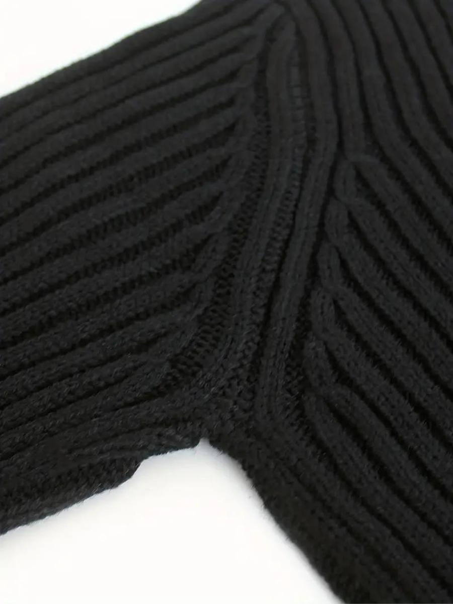 Stilla | Pullover i ribstrik med asymmetrisk udskæring