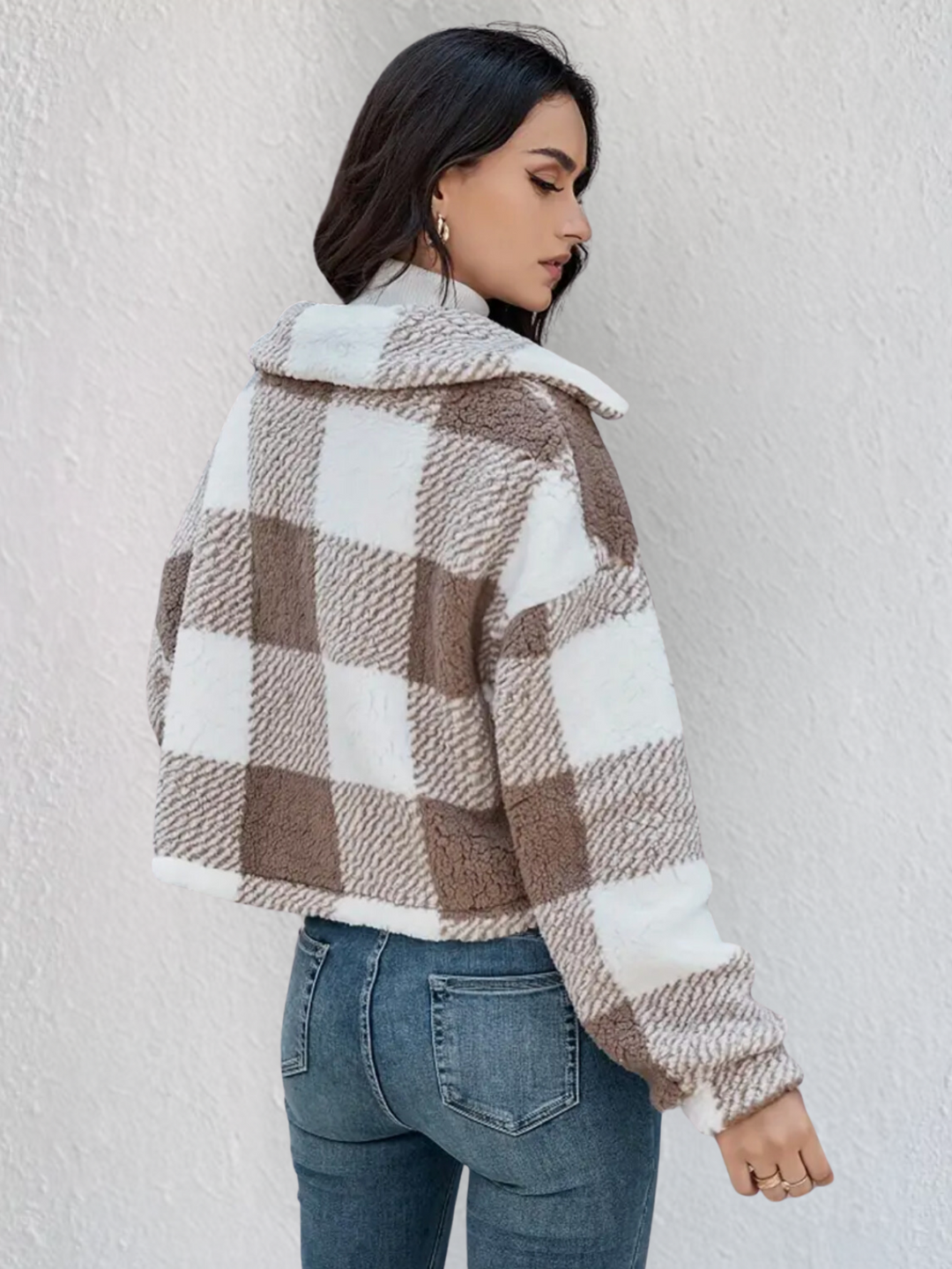 Stilla | Rutet Plysjakke-design for Hygge