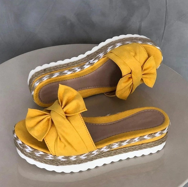 Dame Wedge-sandaler med dekorativt sløjfedesign og komfortabel sål Stilla