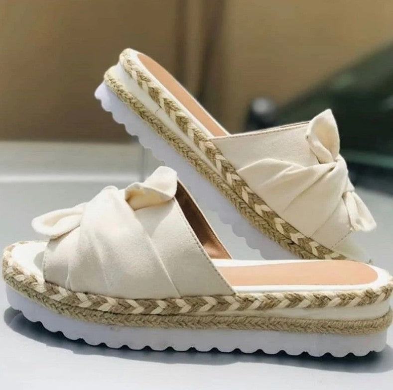 Dame Wedge-sandaler med dekorativt sløjfedesign og komfortabel sål Stilla