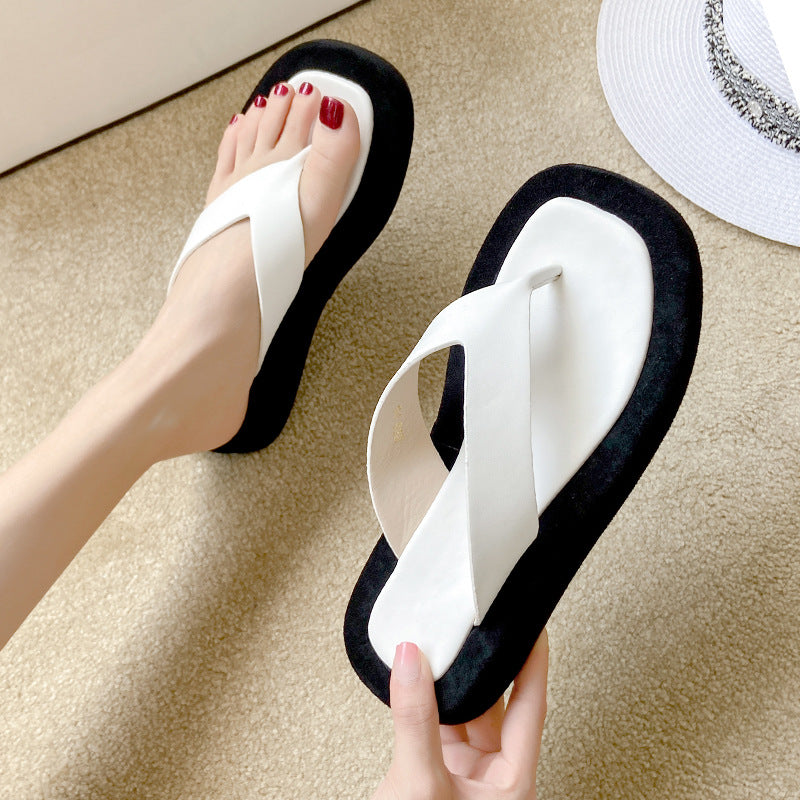 Dame moderne flip-flops med behagelig प्लेट्फ़ोर्म Stilla