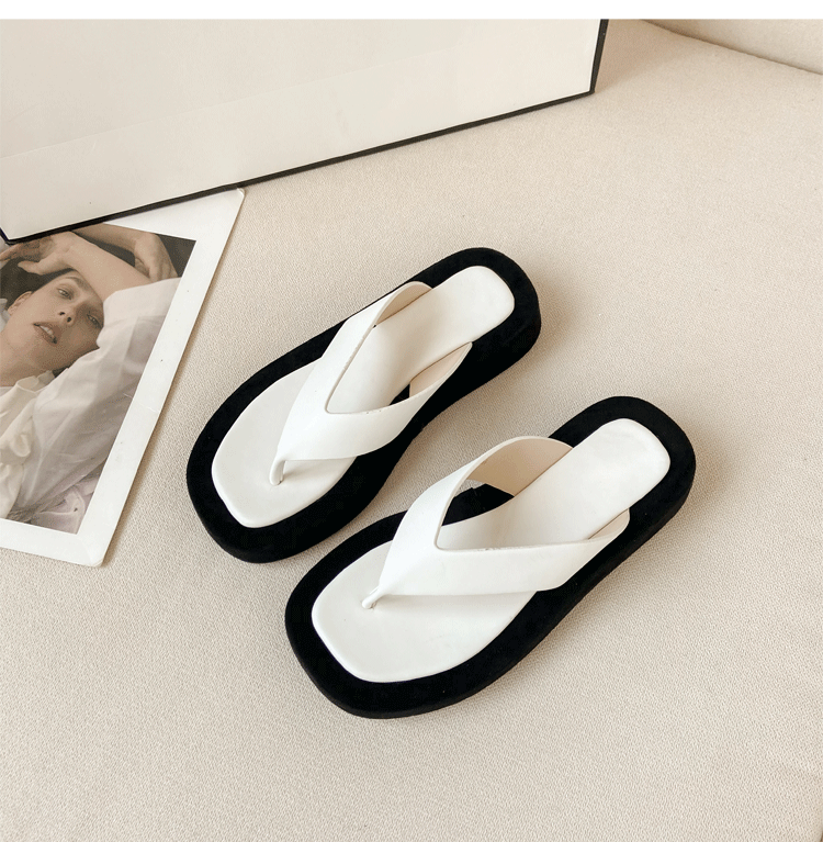 Dame moderne flip-flops med behagelig प्लेट्फ़ोर्म Stilla