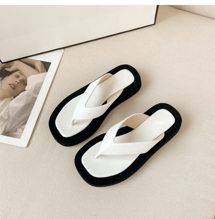 Dame moderne flip-flops med behagelig प्लेट्फ़ोर्म Stilla