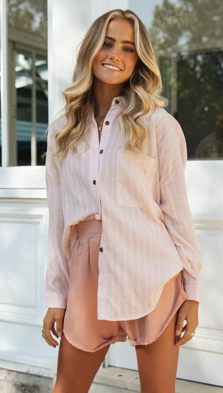 Damer casual to-delt sæt med løs bluse og shorts Stilla