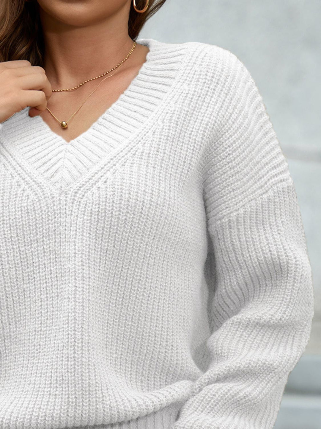 Stilla | Pullover med lange ærmer, V-udskæring og faldende skuldre