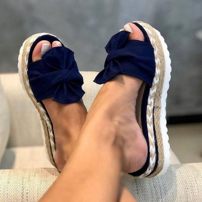 Dame Wedge-sandaler med dekorativt sløjfedesign og komfortabel sål Stilla