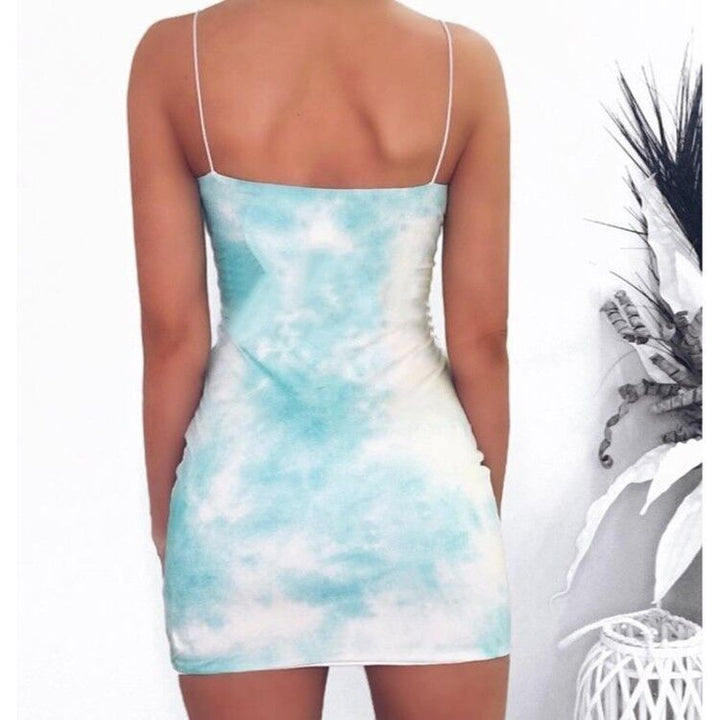Kvinders tætsiddende minikjole i afslappet tie-dye design