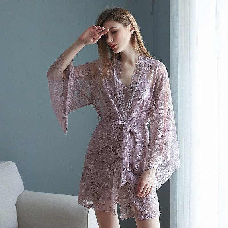 Dame Elegant natkjole med delikat blondekjole og feminine detaljer Stilla