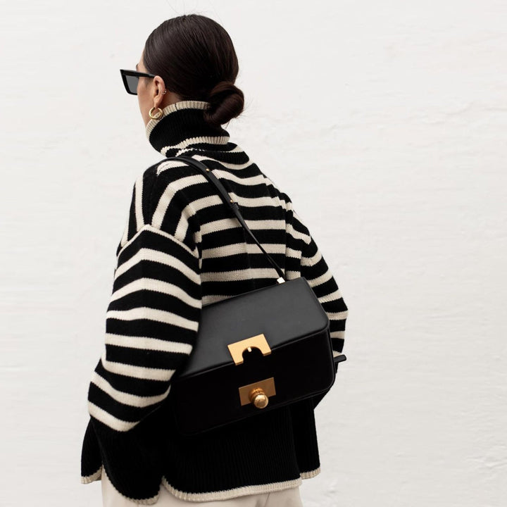 Stilla | Bluse Oversize Med Ståkrave Af Stribet Netstof