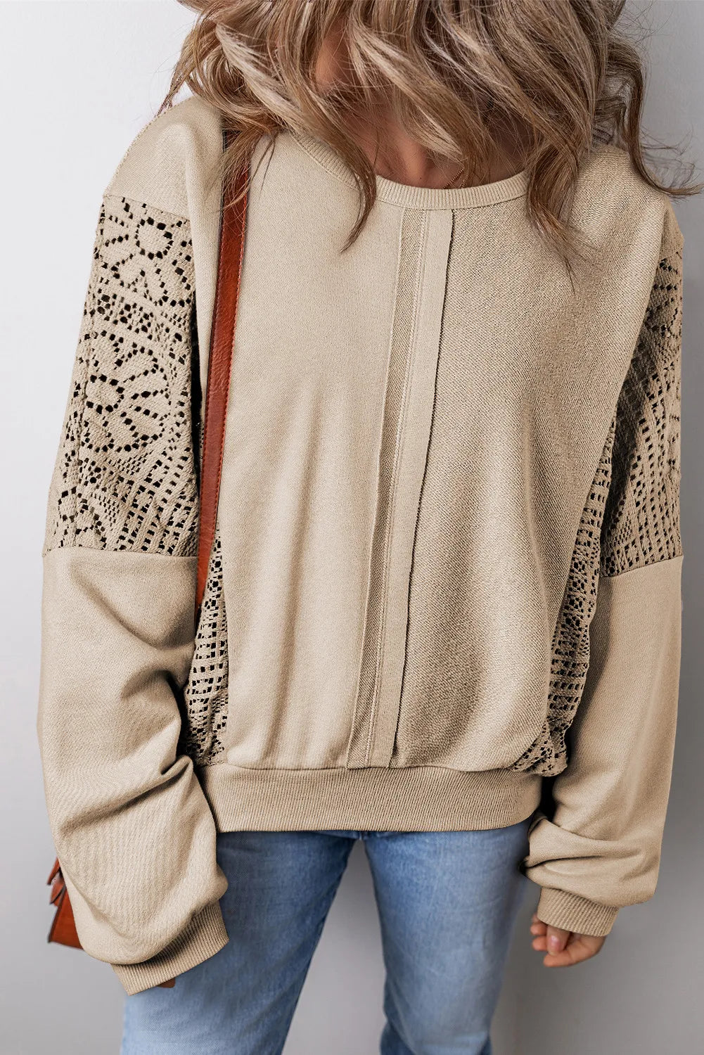 Stilla | Sweatshirt med lange ærmer og rundt, perforeret udskæring