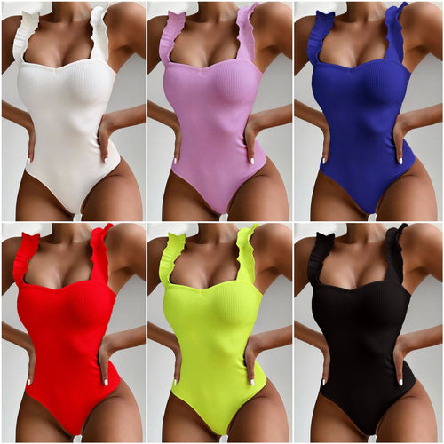 Dame one-piece badedragt med flæse-detaljer og ribstruktur Stilla
