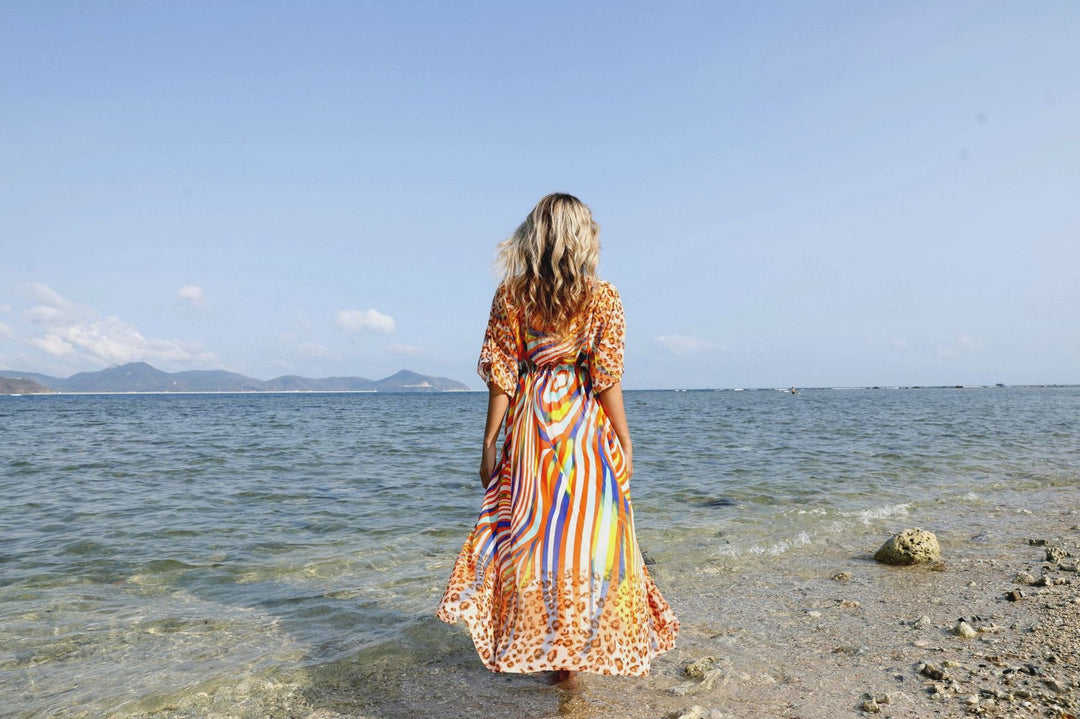 Dame Strandkaftan med moderne multi-mønster og luftig silhuet Stilla